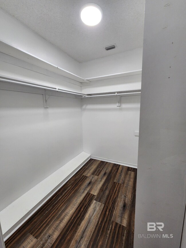 Building Photo - 100 Dunbar Loop