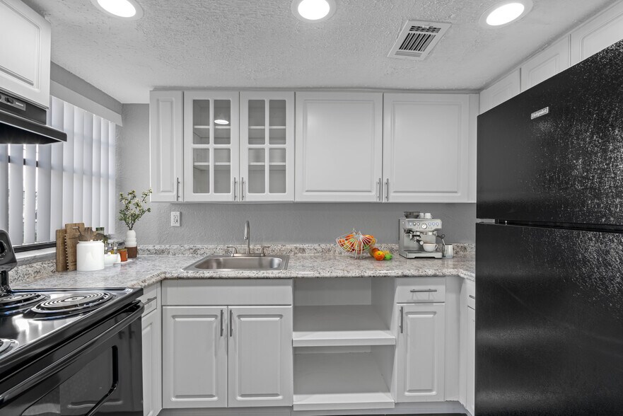 Building Photo - Montierra Apartments