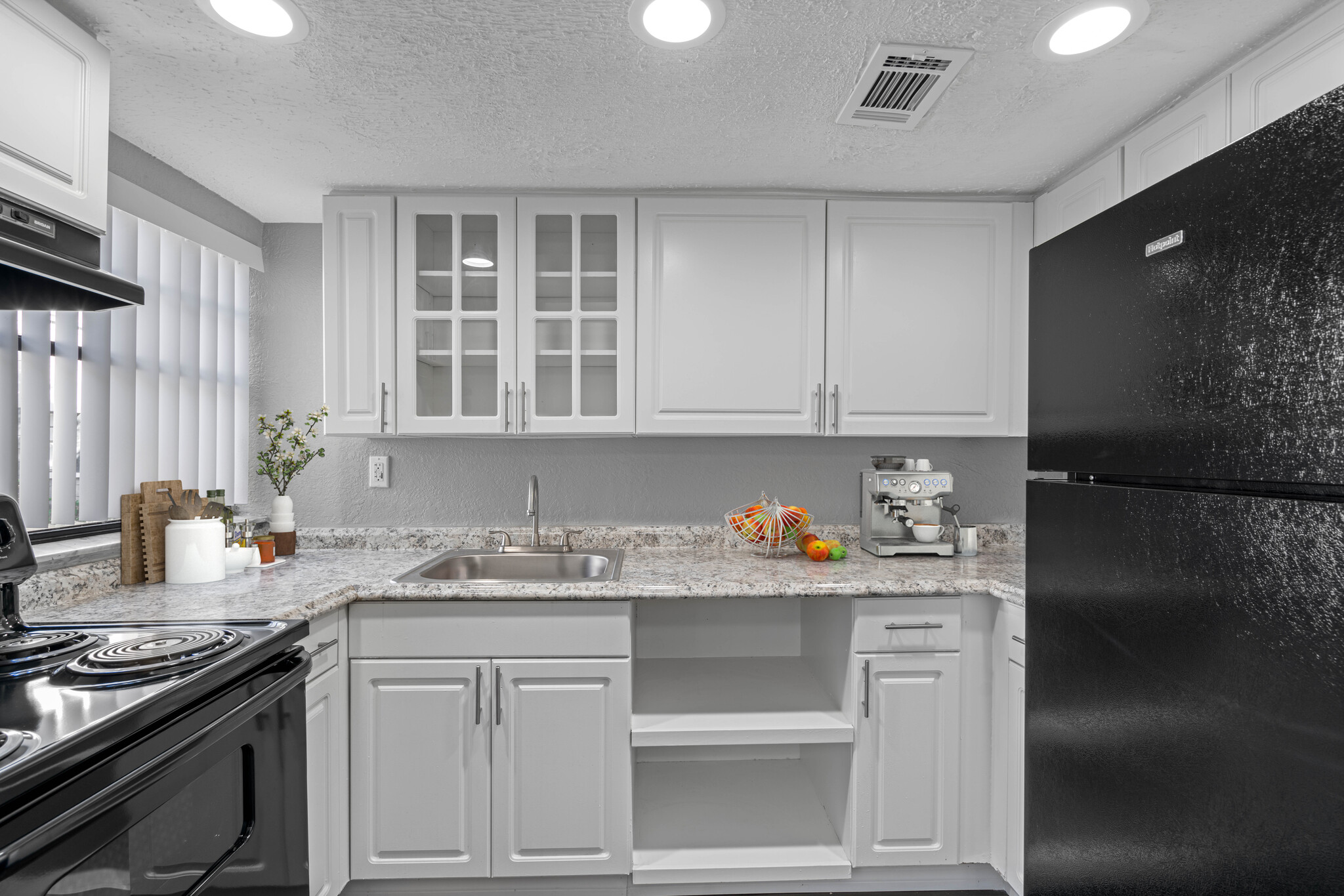Building Photo - Montierra Apartments