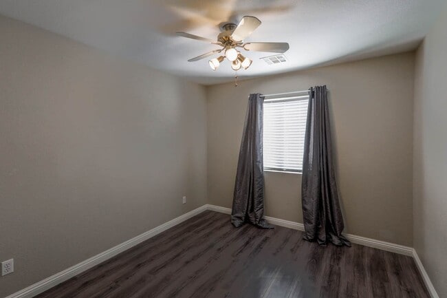 Building Photo - Beautiful North West Las Vegas 4 Bedroom P...