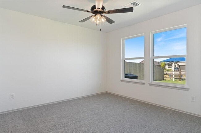 Building Photo - 417 Haven St