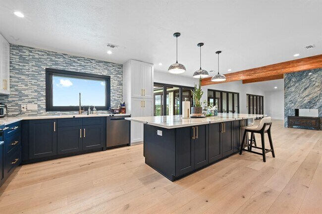 Building Photo - 4805 Greystone Dr