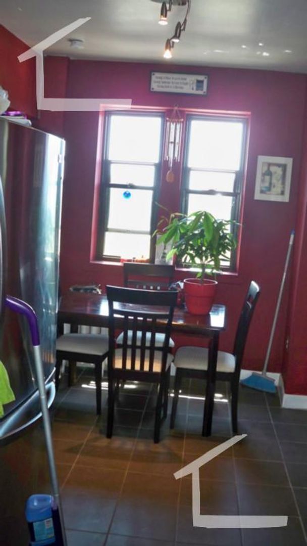 Building Photo - 442 Park Dr
