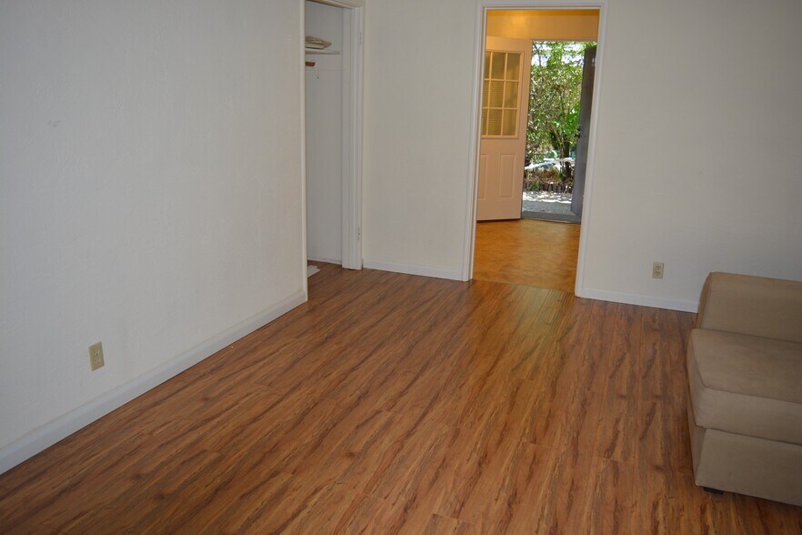 Building Photo - 409 34th St