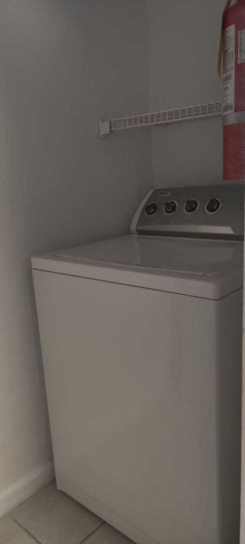 Building Photo - Lexington Place - 1615