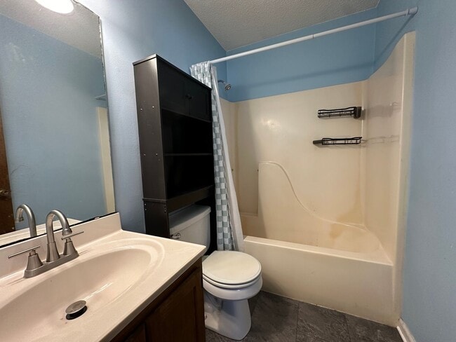 Building Photo - Welcome to your Northside Nook