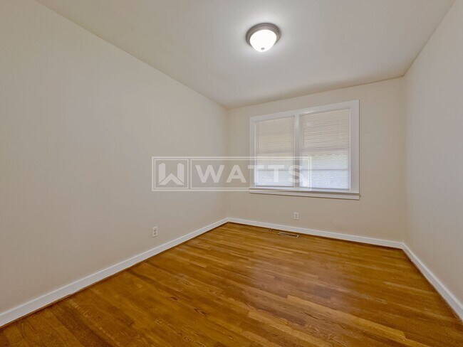 Building Photo - 3-Bedroom, 1-Bath Home in Forestdale