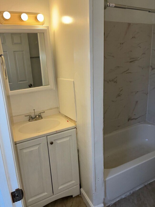 Building Photo - 2234 Henneman Ave