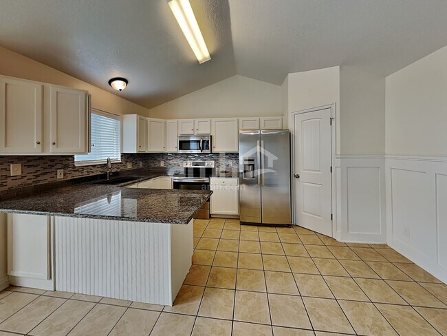 Building Photo - 243 W Peppermint Cir