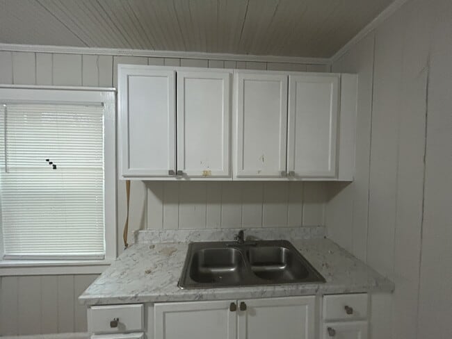 Building Photo - 3576 Fuller Rd