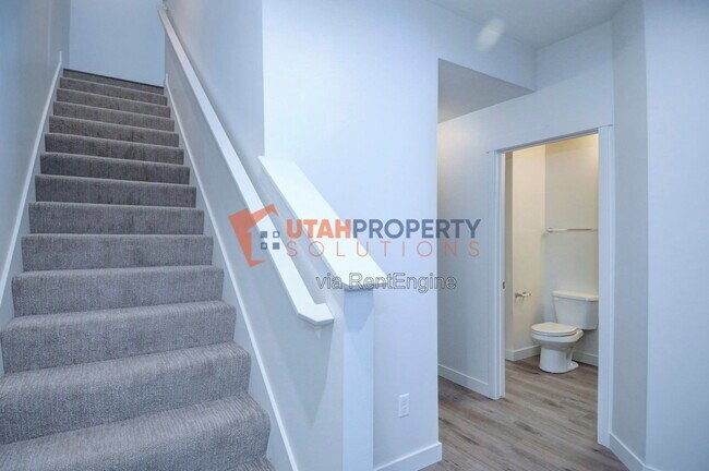 Building Photo - 1008 W 430 S
