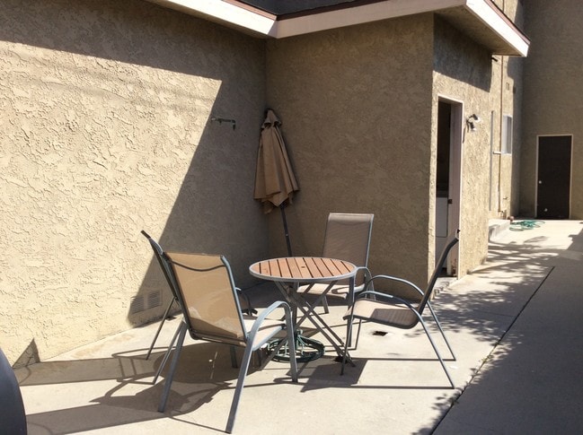 Shared Patio - 2230 Gates Ave