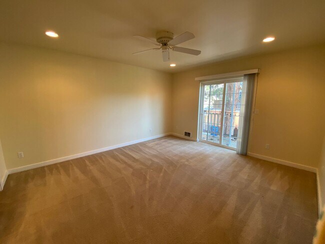 Building Photo - 1743 NE Lotus Dr