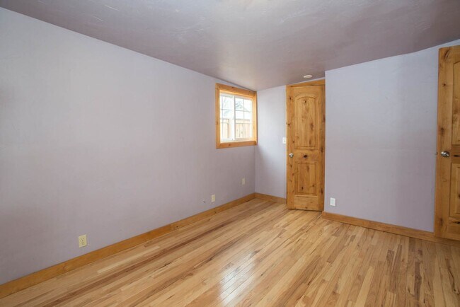 Building Photo - 4 bed/ 3 bath University Rental House ($3,...