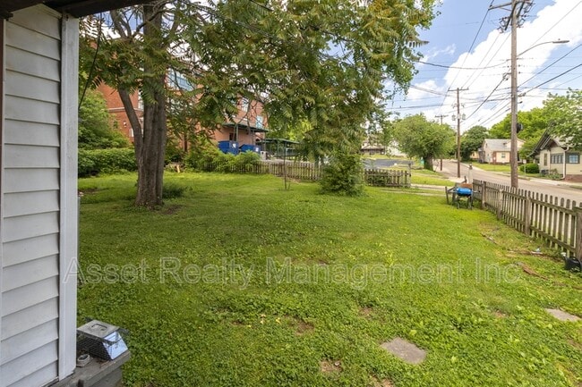 Building Photo - 1401 Hannah Ave