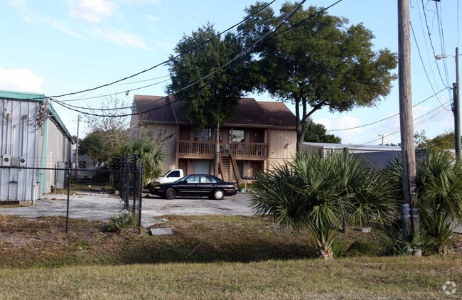 Building Photo - 4605 N Lois Ave