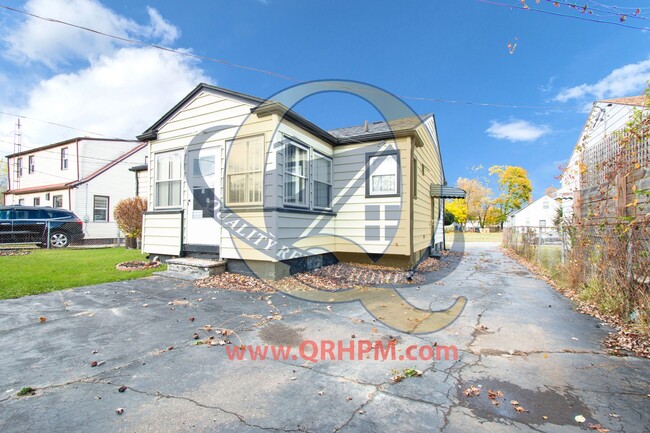 Building Photo - Charming Flint Home - Available Now!   2 W...