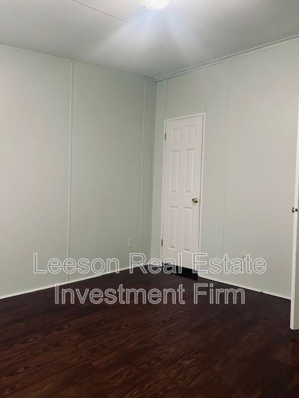 Building Photo - 310 Robbin Ln