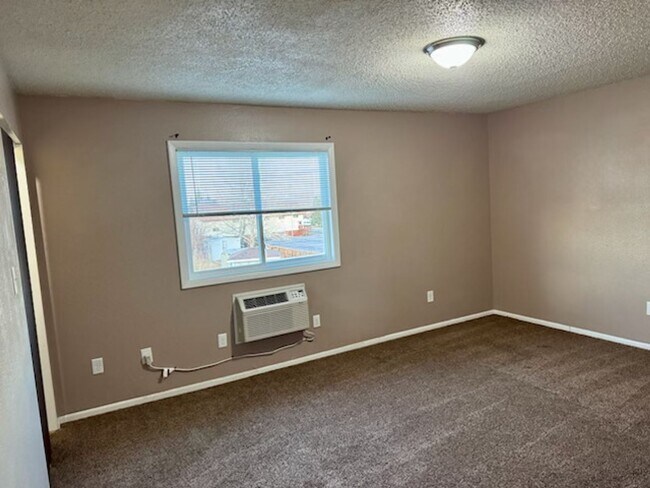 Building Photo - 2511 Farnum St