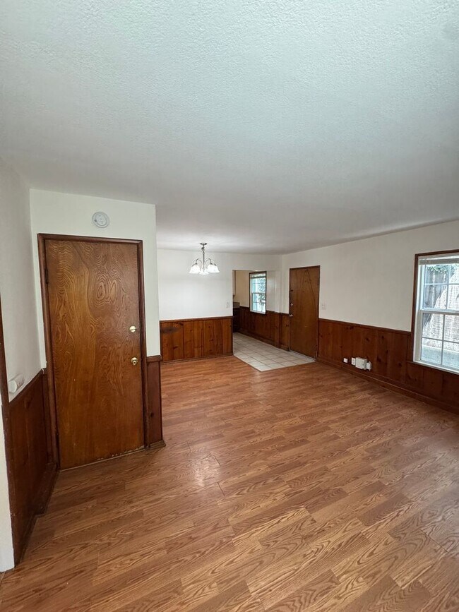 Building Photo - 2636 E Wall St