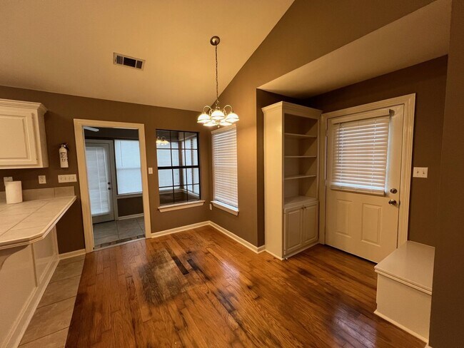 Building Photo - 9240-9250 Lockhart Rd