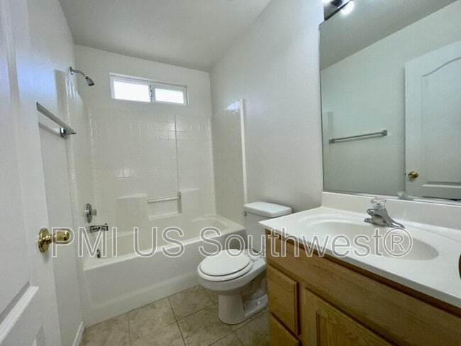 Building Photo - 4891 S Rinaldi Dr