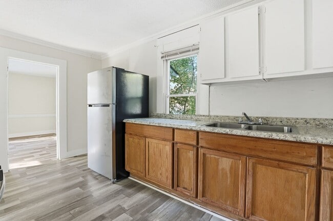 Building Photo - 1303 E 33rd St