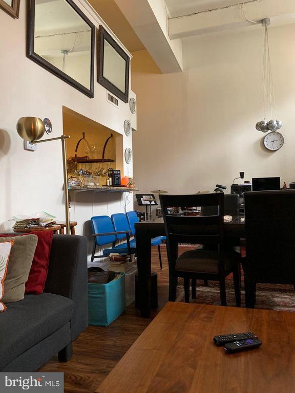 Building Photo - 2837 Cambridge St