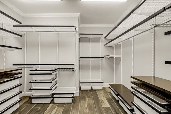 Building Photo - 1141 Louise St