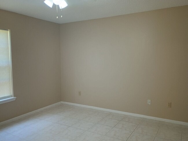 Building Photo - 113 Reserve Cir