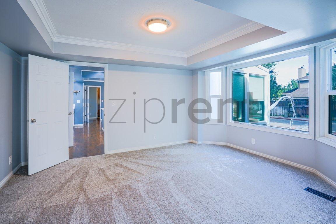 Building Photo - Unit