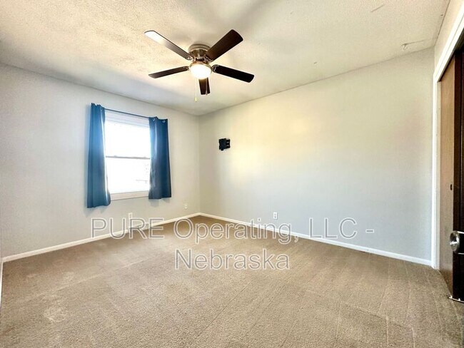 Building Photo - 20215 Pinkney St