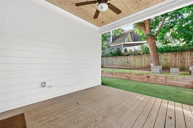 Building Photo - 523 Irwin St NE