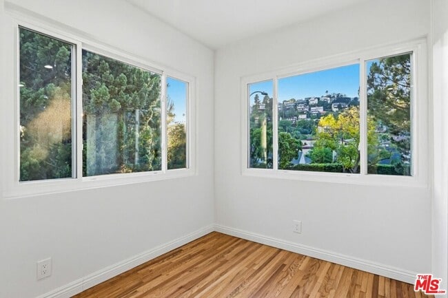 Building Photo - 1828 Silver Lake Blvd