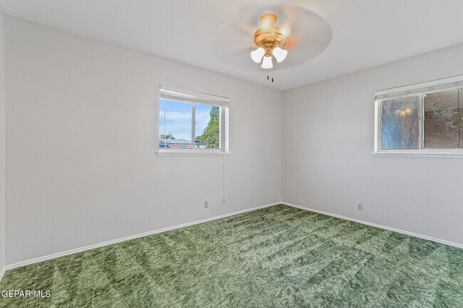 Building Photo - 5828 Sturgeon Dr