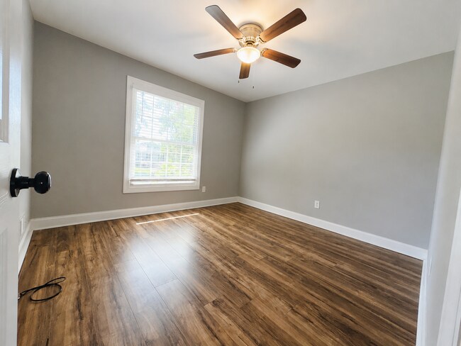 Building Photo - 128 S Wrenwood Dr