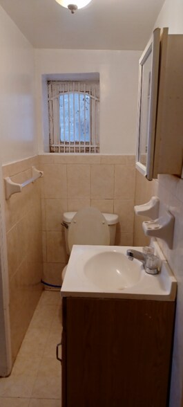 Building Photo - 331 E Roosevelt Blvd