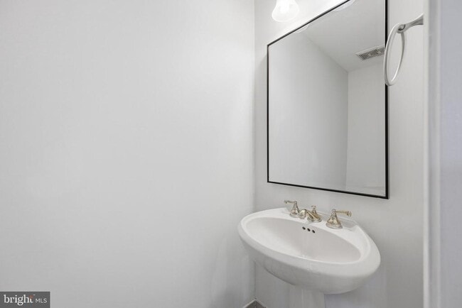 Building Photo - 2009 Gervais Dr