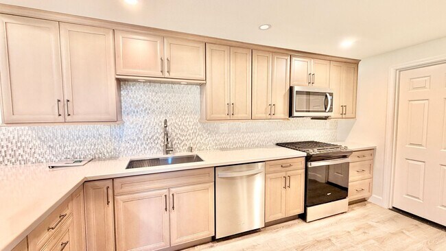 Building Photo - Beautifully Updated & Remodeled Townhome on the Pala Mesa Golf Course in Fallbrook!