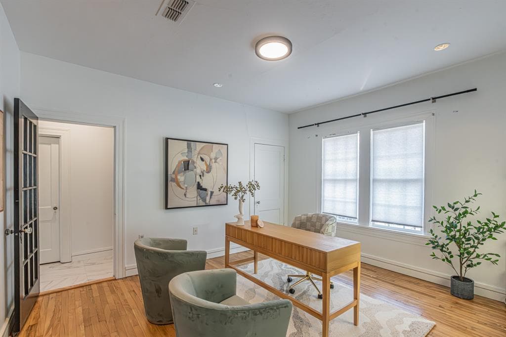 Building Photo - 5332 El Campo Ave