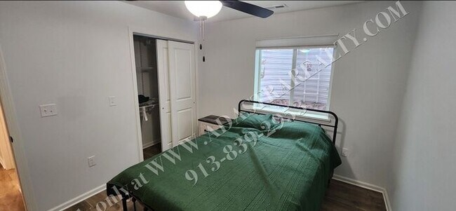 Building Photo - Like New Furnished Home in Lawrence Short Term Lease-Available NOW!!