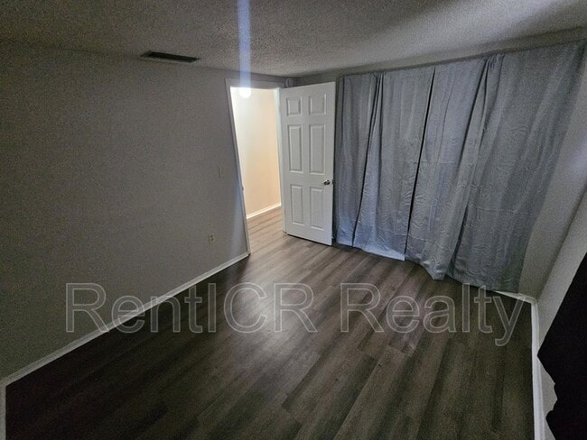 Building Photo - 2988 Green Acres Ave