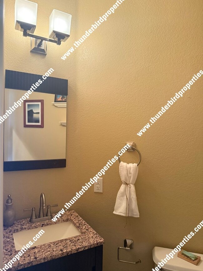 Building Photo - Gated Community available NOW!
