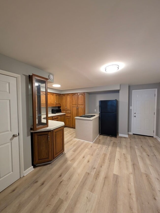 Building Photo - Freshly Remodeled 3 Bedroom House