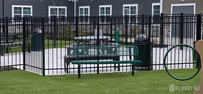 Building Photo - 211 Henderson Rd