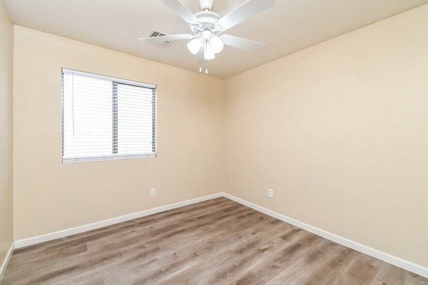 Building Photo - 5509 S 34th Ave