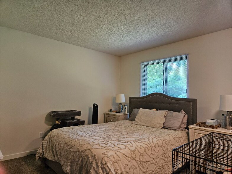 Building Photo - 6XXX Mockingbird Ln