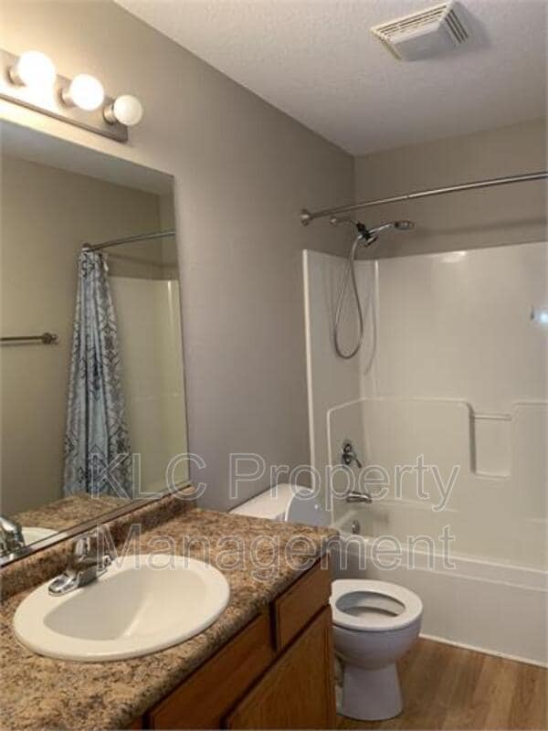 Building Photo - 1135 Redstone Ln