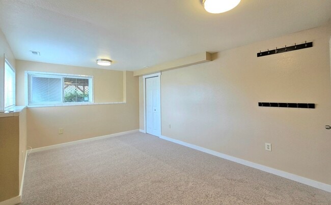 Building Photo - 10914 Willow Rd