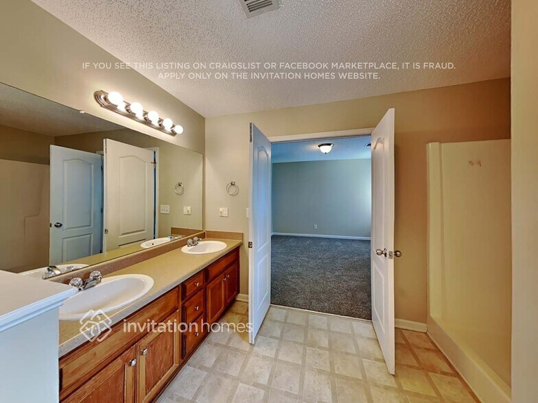 Building Photo - 3026 Lincoln Log Way